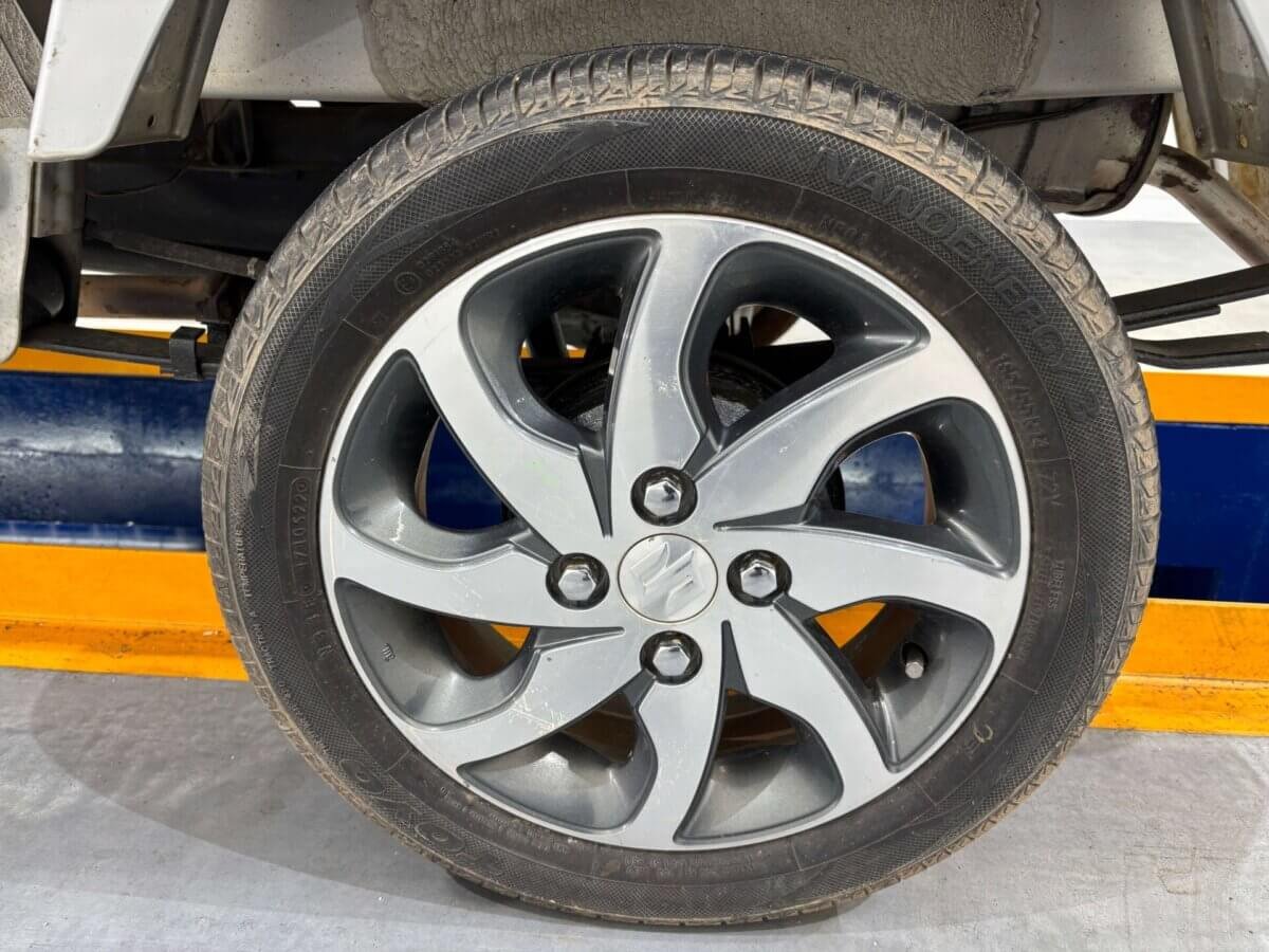 2001 Suzuki Carry JDM car for sale — photo 16 of 25