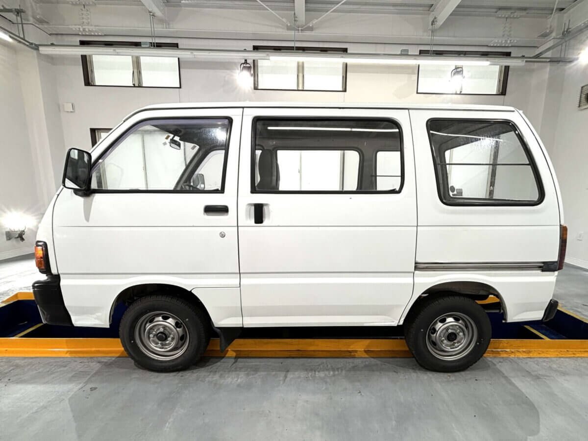 1993 Daihatsu Hijet JDM car for sale — photo 3 of 25