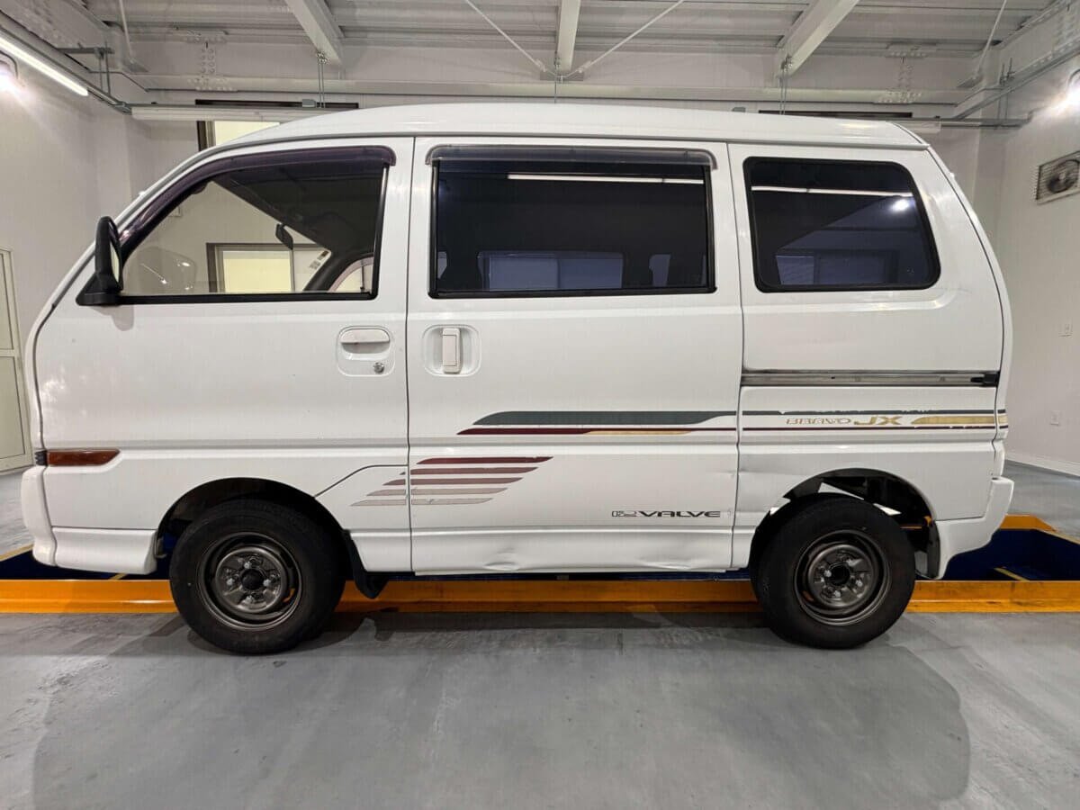 1993 Mitsubishi Minicab JDM car for sale — photo 3 of 25