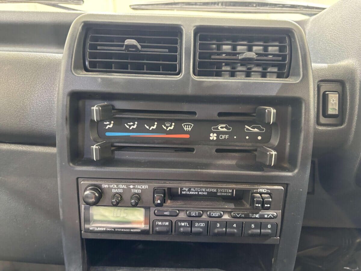 1993 Mitsubishi Minicab JDM car for sale — photo 11 of 25