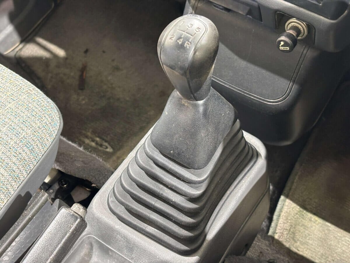 1993 Mitsubishi Minicab JDM car for sale — photo 15 of 25