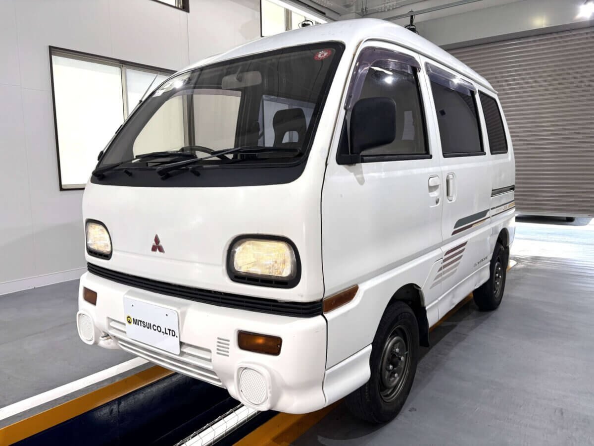 1993 Mitsubishi Minicab JDM car for sale — photo 2 of 25
