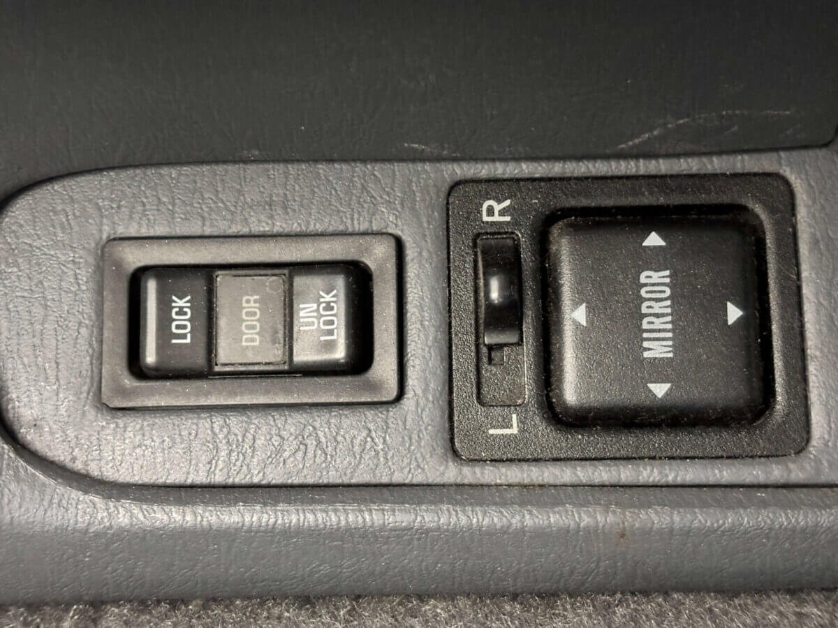 1995 Toyota Estima JDM car for sale — photo 15 of 25