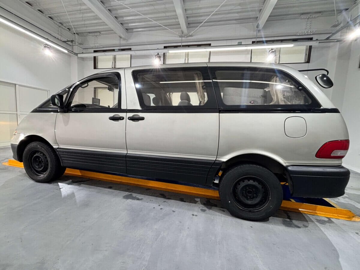 1995 Toyota Estima JDM car for sale — photo 3 of 25
