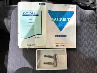 White 1999 Daihatsu Hijet Deck Van 2WD JDM van for sale, stock KTD-0926 (photo 29)