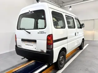 White 1999 Suzuki Every Van 4WD JDM van for sale, stock KTD-0942 (photo 5)