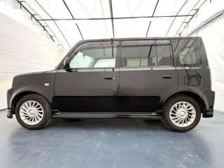 2000 Toyota bB — Black 2WD JDM Vans, photo 3 of 37