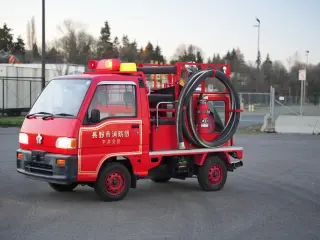 1995 Subaru Sambar — Red 4WD Kei Trucks, photo 14 of 53