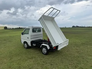 1997 Suzuki Carry — White 4WD Kei Trucks, photo 3 of 43