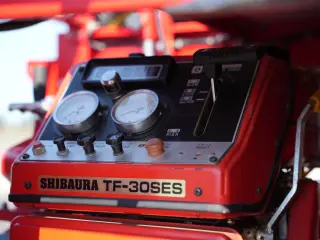 1998 Mitsubishi Minicab — Red 4WD Kei Trucks, photo 30 of 37