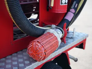 1998 Mitsubishi Minicab — Red 4WD Kei Trucks, photo 35 of 37