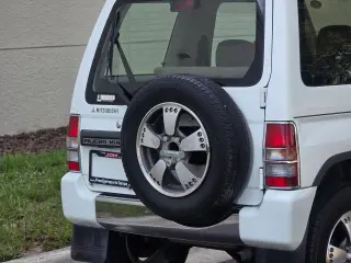 1998 Mitsubishi Pajero Duke — White 4WD Kei Trucks, photo 6 of 25