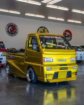1998 Suzuki Carry — Gold 4WD Kei Trucks, photo 3 of 19