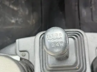 White 1998 Suzuki Carry 4WD kei truck for sale, stock KTD-0087 (photo 17)