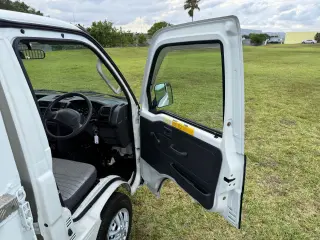 1999 Daihatsu Hijet — White 4WD Kei Trucks, photo 36 of 39