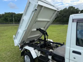 1999 Daihatsu Hijet — White 4WD Kei Trucks, photo 8 of 39