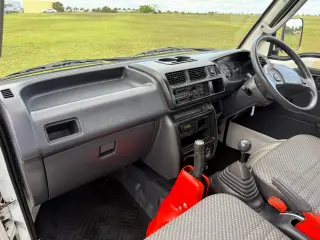 1999 Daihatsu Hijet — White 4WD Kei Trucks, photo 31 of 39