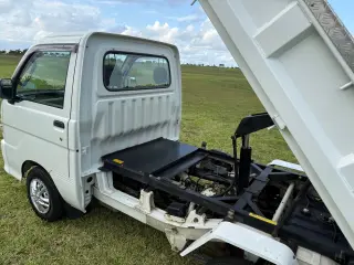 1999 Daihatsu Hijet — White 4WD Kei Trucks, photo 11 of 39