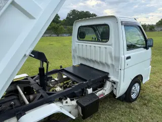 1999 Daihatsu Hijet — White 4WD Kei Trucks, photo 10 of 39