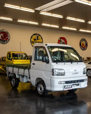 2000 Daihatsu Hijet — White 4WD Kei Trucks, photo 1 of 16