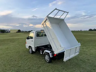 2001 Subaru Sambar — White 4WD Kei Trucks, photo 4 of 53