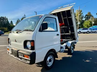 1991 Mitsubishi Minicab PTO HD Dump 4WD, 2Hi-4Hi-4Lo, 4MT, Like New — Calgary White Mini Dump Trucks, photo 4 of 9