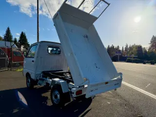 1991 Mitsubishi Minicab PTO HD Dump 4WD, 2Hi-4Hi-4Lo, 4MT, Like New — Calgary White Mini Dump Trucks, photo 8 of 9
