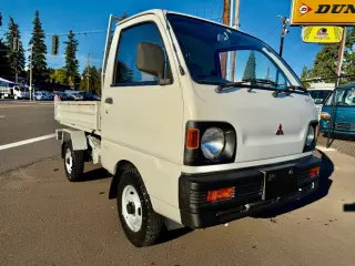 1991 Mitsubishi Minicab PTO HD Dump 4WD, 2Hi-4Hi-4Lo, 4MT, Like New — Calgary White Mini Dump Trucks, photo 2 of 9