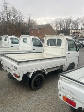 1996 Daihatsu Hijet — photo 2 of 7
