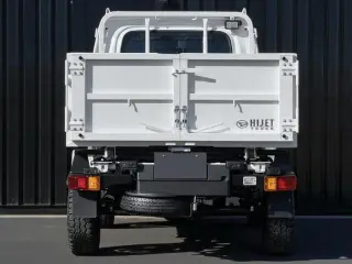 Daihatsu Hijet Cleaning Dump Manual (White) — White 4WD Mini Dump Trucks, photo 4 of 11