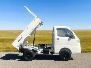 Daihatsu Hijet LD Dump Manual (Silver) — Silver 4WD Mini Dump Trucks, photo 8 of 11