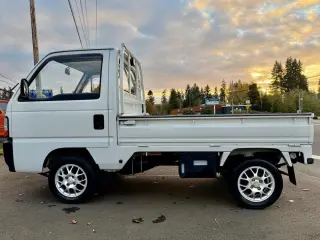 1995 Honda Acty Super Delux RealTime 4WD Mid-Engine, 5MT — White Kei Trucks, photo 4 of 9