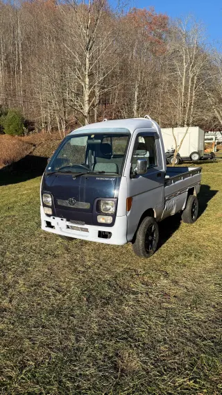 1997 Daihatsu Hi-Jet Is Series — 4WD Kei Trucks, photo 2 of 11