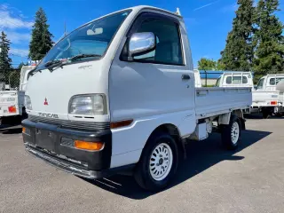 1997 Mitsubishi Minicab VX Special Edition 4WD, 2Hi-4Hi-4Lo, 5MT, PS — White Kei Trucks, photo 2 of 9