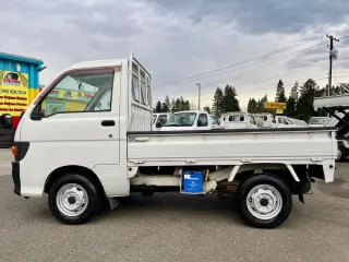 1998 Daihatsu Hi-Jet Twincam 12V 4WD, 2Hi-4Hi-4Lo, AC, 5MT — Passo White Kei Trucks, photo 3 of 9