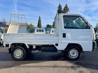 1998 Honda Acty Super Delux RealTime 4WD Mid-Engine, 5MT — White Kei Trucks, photo 7 of 9