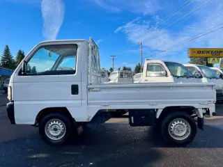 1998 Honda Acty Super Delux RealTime 4WD Mid-Engine, 5MT — White Kei Trucks, photo 3 of 9