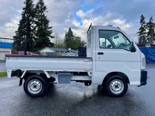 1999 Daihatsu Hi-Jet EFI DLI Twincam 12V 4WD, 2Hi-4Hi, 5MT — Passo White Kei Trucks, photo 7 of 9