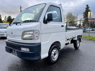 1999 Daihatsu Hi-Jet EFI DLI Twincam 12V 4WD, 2Hi-4Hi, 5MT — Passo White Kei Trucks, photo 2 of 9