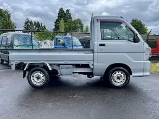 1999 Daihatsu Hi-Jet EFI DLI Twincam 4WD, 2Hi-4Hi-4Lo, PS, AC, 5MT — Blush Silver Metallic Kei Trucks, photo 7 of 9