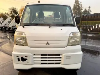 2000 Mitsubishi Minicab EFI 4WD, 2Hi-4Hi, PS, AC, Automatic — Carbon Blue Mica Kei Trucks, photo 2 of 9