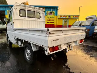 2000 Mitsubishi Minicab EFI 4WD, 2Hi-4Hi, PS, AC, Automatic — Carbon Blue Mica Kei Trucks, photo 5 of 9