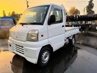 2000 Mitsubishi Minicab EFI 4WD, 2Hi-4Hi, PS, AC, Automatic — Carbon Blue Mica Kei Trucks, photo 3 of 9