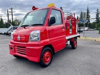 2000 Mitsubishi Minicab EFI Fire 4WD, 2Hi-4Hi-4Lo, 5MT, Collector — Red Kei Trucks, photo 2 of 9