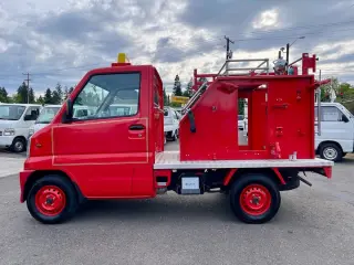 2000 Mitsubishi Minicab EFI Fire 4WD, 2Hi-4Hi-4Lo, 5MT, Collector — Red Kei Trucks, photo 3 of 9