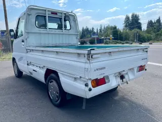 2000 Mitsubishi Minicab Special Edition RWD, PS, AC, Automatic, Rare! — White Kei Trucks, photo 5 of 9