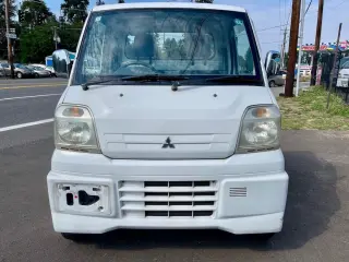 2000 Mitsubishi Minicab Special Edition RWD, PS, AC, Automatic, Rare! — White Kei Trucks, photo 2 of 9