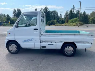 2000 Mitsubishi Minicab Special Edition RWD, PS, AC, Automatic, Rare! — White Kei Trucks, photo 4 of 9