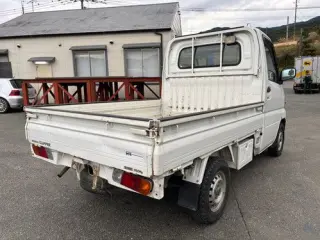 2006 Nissan Clipper Japanese Kei Truck (ac, ps) | — White 4WD Kei Trucks, photo 5 of 7