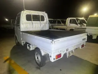 2006 Suzuki Japanese Kei Truck (ac, ps) | — White 4WD Kei Trucks, photo 4 of 6